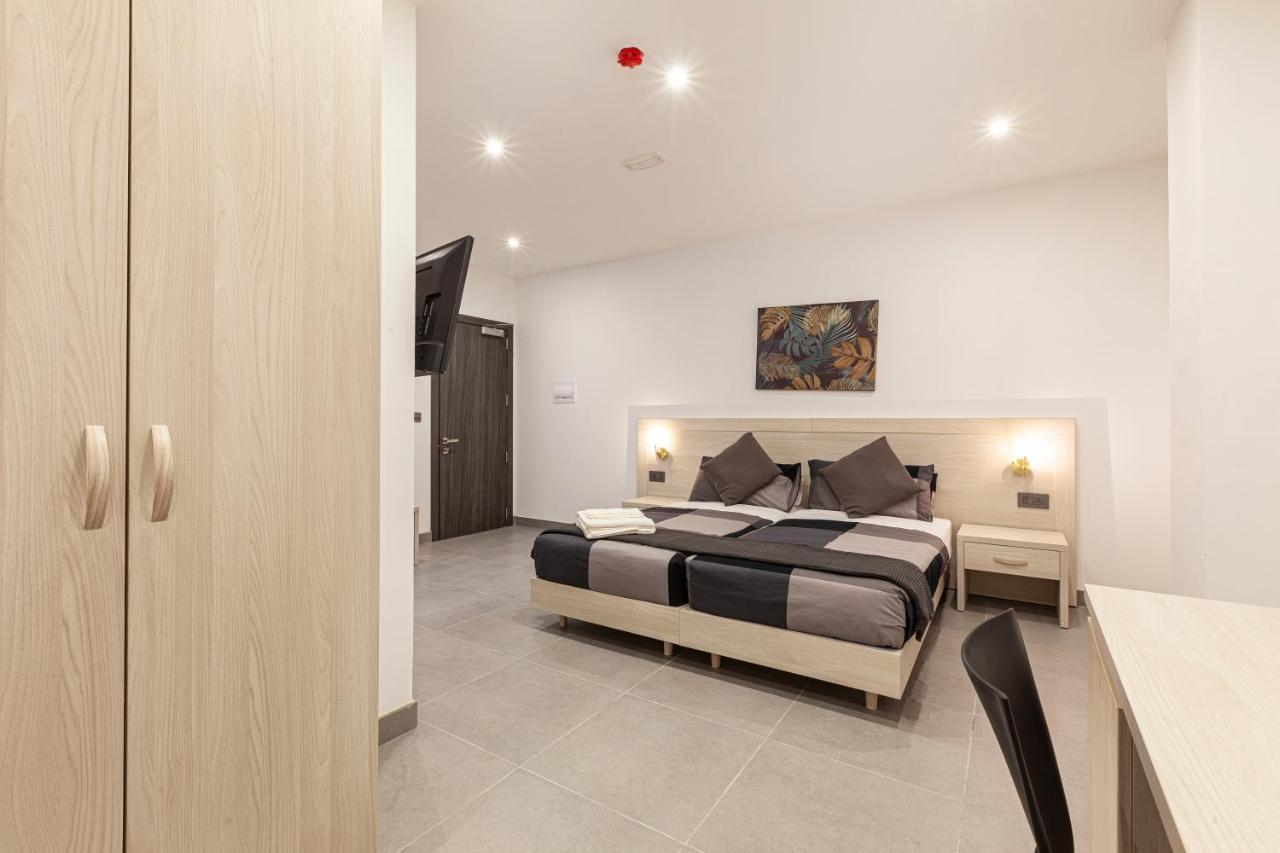 Charming,Comfortable And Centrally Located Group Accomodation Gzira Exterior photo